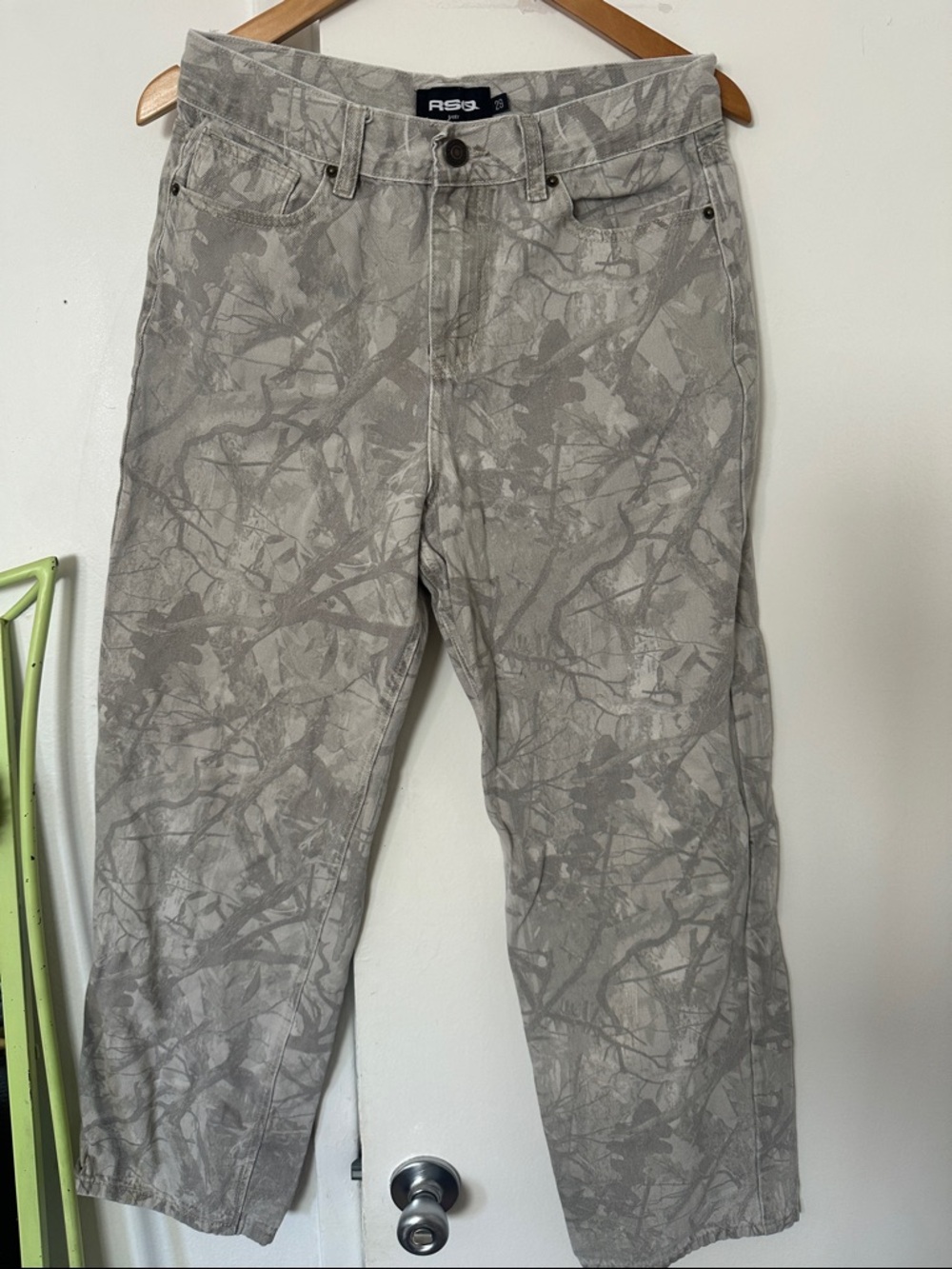 RSQ Taupe Gray Leaf-Print baggie jeans